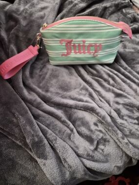 NWOT Juicy Couture Striped Cosmetic Wristlet in Mint & Pink